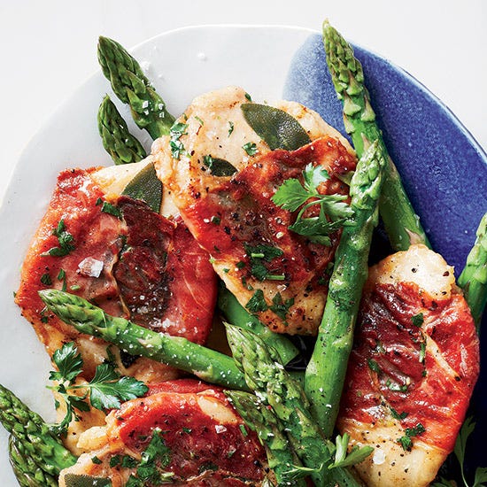 <p>Star chef Mario Batali makes his version of the classic Italian saltimbocca with tender chicken and the sweet Italian dessert wine called vin santo.</p><p><strong>Recipe:</strong> <a href="http://gogonow.org/recipefinder/chicken-saltimbocca-asparagus-recipe-fw0414%22%3E%3Cstrong%3EChicken Saltimbocca with Asparagus</strong></a></p>