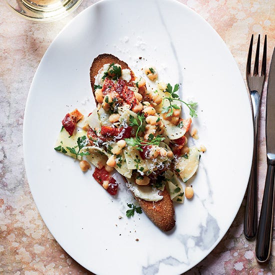 <p>This hearty fork-and-knife dish from Hugh Acheson is perfect for a quick, easy dinner for two or as a starter for four.</p><p><strong>Recipe:</strong> <a href="http://gogonow.org/recipefinder/beans-bacon-buttered-toasts-recipe-fw0414%22%3E%3Cstrong%3EBeans and Bacon on Buttered Toasts</strong></a></p>