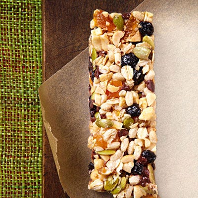<p>Instead of buying pricey energy bars, fuel your fitness routine with this great-tasting homemade energy bar recipe. Whether you use these energy bars as a pre-workout snack or to refuel and recover post-workout, they'll give your body what it needs. Best of all, you can make this energy bar in minutes.</p>
<p><b>Recipe: <a href="http://gogonow.org/recipefinder/energy-bars-recipe-ew0912%22%3EEatingWell Energy Bars</a></b></p>