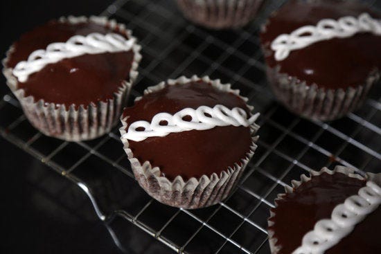 Take your time when icing the curlicue pattern: Try to pipe the circles so that the edges touch each other.