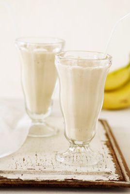 <p>For a thicker, colder smoothie, cut peeled banana into chunks and freeze up to a week in a self-sealing plastic bag.</p>
 
<p><strong>Recipe:</strong> <a href="http://www.delish.com/recipefinder/banana-peanut-butter-smoothie-recipe"><strong>Banana Peanut Butter Smoothie</strong></a></p>
 


