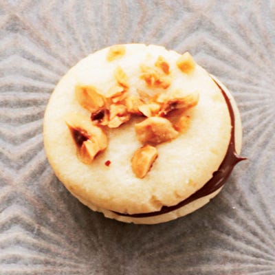 <p>This yuletide yummy is easy to prepare: Just make our <a href="/recipefinder/basic-cookie-dough-ghk1207" target="_blank"><b>Basic Cookie Dough</b></a> — which can be used as the base for many holiday cookies — and sandwich delectable hazelnut-chocolate spread between two baked cookies.</p> <p><b>Recipe:</b> <a href="/recipefinder/hazelnut-chocolate-sandwich-cookies-ghk1207" target="_blank"><b>Hazelnut Chocolate Sandwich cookies</b></a></p>