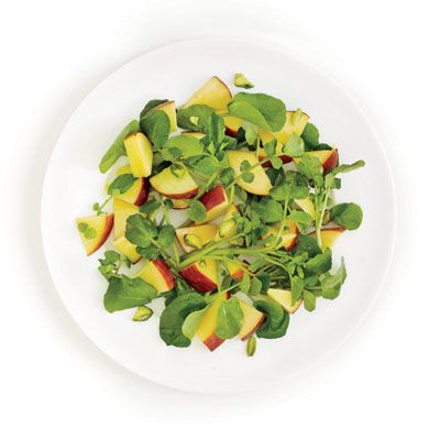 <p>Juicy peaches mellow out the sharp taste of watercress, so even picky eaters will enjoy this pairing.</p>
<p><b>Recipe: <a href="http://www.delish.com/recipefinder/watercress-peaches-recipe-ghk0610" target="_blank">Watercress and Peaches</a></b></p>