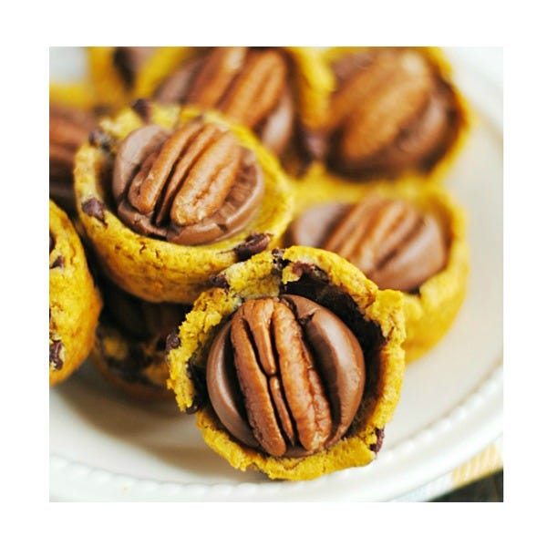 <p>Heading to a Halloween party? These cookie cups make the perfect—and easiest!—hostess gift. </p>
<p><strong>Get the recipe at <a href="http://www.somethingswanky.com/turtle-pumpkin-cookie-cups/" target="_blank">Something Swanky</a>.</strong></p>
