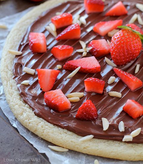 <p class="FreeForm">Spread Nutella and top with strawberries to make this cocoa confection.</p>
<p class="FreeForm">Get the recipe at <a href="http://lovegrowswild.com/2014/02/chocolate-hazelnut-dessert-pizza/" target="_blank">Love Grows Wild</a>.</p>