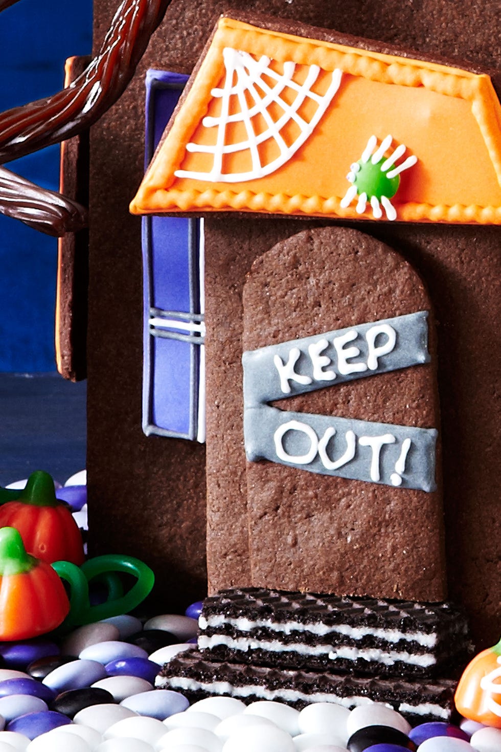 <p>Cut 3 wafer cookies to the width of the door, and arrange as stairs.</p>