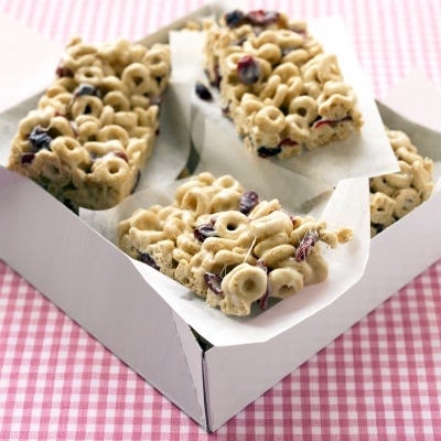 <p>Cranberry-Oat Cereal Bars make for the perfect summer snack! </p>
<p><strong>Recipe:</strong> <a href="http://gogonow.org/recipefinder/broiled-salmon-spinach-feta-saute-recipe-mslo0612%22%3E%3Cstrong%3ECranberry-Oat Cereal Bars</strong></a></p>