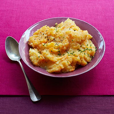 For a more creative and flavorful take on traditional mashed potatoes, make a purée using a mix of root vegetables, like parsnips and rutabaga.
<p><br/><strong>Recipe: <a href="http://gogonow.org/recipefinder/smashed-root-vegetables-recipe-wdy1113?click=recipe_sr" target="_blank">Smashed Root Vegetables</a></strong></p>