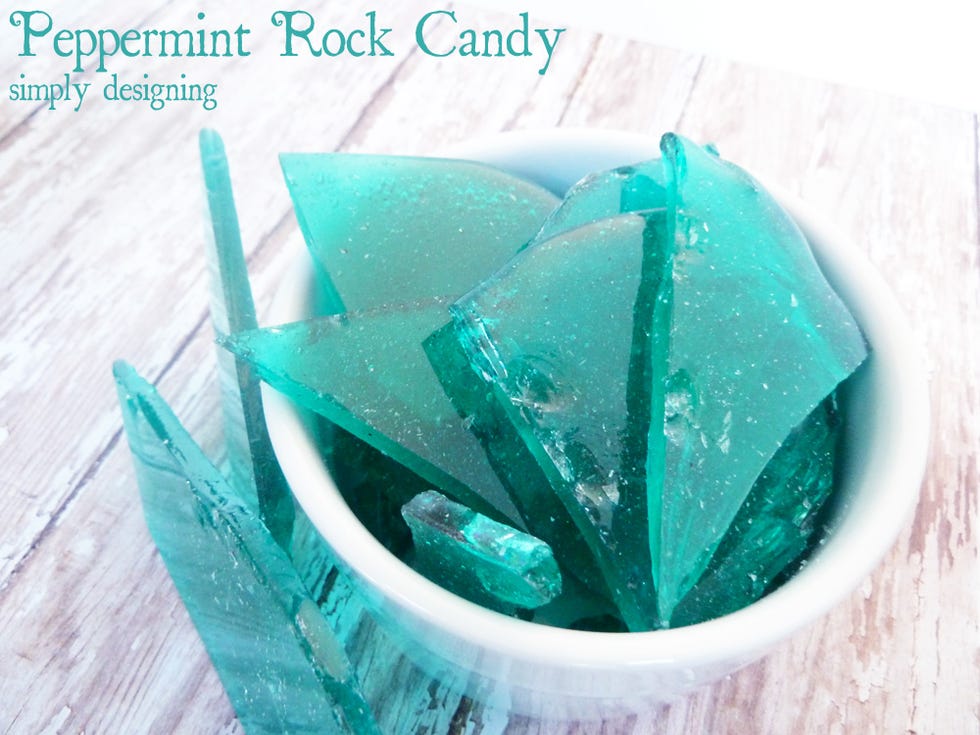 <p></p>
<p><strong>Get the recipe from <a href="http://www.simplydesigning.net/disney-frozen-ice-inspired-peppermint/" target="_blank">Simply Designing</a>.</strong></p>