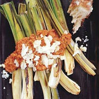 Leeks Romesco with Crumbled Garrotxa Cheese