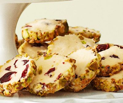 https://hips.hearstapps.com/del.h-cdn.co/assets/cm/15/10/54f672308eca7_-_cranberry-shortbread-recipe-ghk1212-ia3hxj-xl.jpg?fill=480:400&resize=980:*