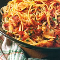 Linguine with Clams, Bacon, and Tomato