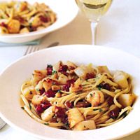  Linguine with Scallops, Sun-Dried Tomatoes and Pine Nuts