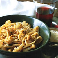 Linguine with Cauliflower, Garlic, and Bread Crumbs