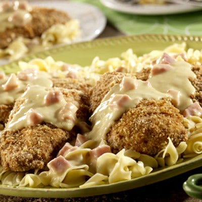 Crunchy Chicken with Ham Sauce