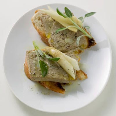 <p>Organ meats such as liver and giblets offer between 5.2 and 9.9 mg of iron and between 134 and 235 calories per three ounces.</p><br />
<p><b>Recipes: </b><br /><a href="/recipefinder/country-style-chicken-liver-mousse-recipe" target="_blank"><b>Country-Style Chicken Liver Mousse</b></a><br />
<a href="/recipefinder/sauted-chicken-livers-raisins-pine-nuts-recipe-7979" target="_blank"><b>Sautéed Chicken Livers with Raisins and Pine Nuts</b></a></p>