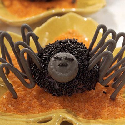 <p>Add sweet, spooky flair to your kids' Halloween parties with these lifelike chocolate spider cakes.</p><br /><p><b>Recipe:</b> <a href="/recipefinder/spider-cakes-recipe-mslo0910" target="_blank"><b>Spider Cakes</b></a></p>