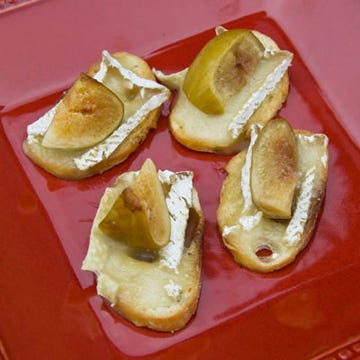 Camembert Crostini