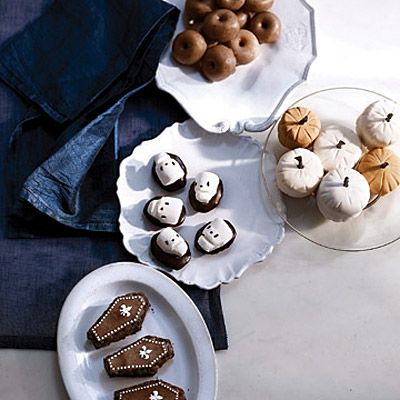 <p>Covered in marzipan-enhanced fondant, these tiny pumpkin cakes are both decorative and delicious. Note: These petits fours will keep at room temperature up to 1 day.</p><br /><p><b>Recipe:</b> <a href="/recipefinder/marzipan-pumpkin-petits-fours-recipe-mslo1011" target="_blank"><b>Marzipan Pumpkin Petits Fours</b></a></p>