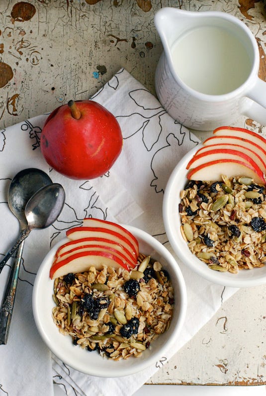 Food, Cuisine, Dishware, Ingredient, Meal, Serveware, Tableware, Produce, Kitchen utensil, Breakfast, 