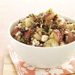 Ensalada Mediterránea De Patata This variation on a classic picnic dish is so easy to prepare!