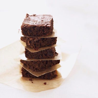 <p>Think brownies are off limits? Think again! These delectable treats are a mere 95 calories per serving!</p><br /><p><b>Recipe:</b> <a href="/recipefinder/healthy-makeover-brownies-recipe" target="_blank"><b>Healthy Makeover Brownies</b></a></p>
