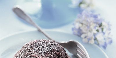 <p>These warm cakes are decadent yet easy to prepare. Another bonus: They freeze well (for up to two weeks).</p><br /><p><b>Recipe: <a href="/recipefinder/molten-chocolate-cakes-2761" target="_blank">Molten Chocolate Cake</a></b></p>