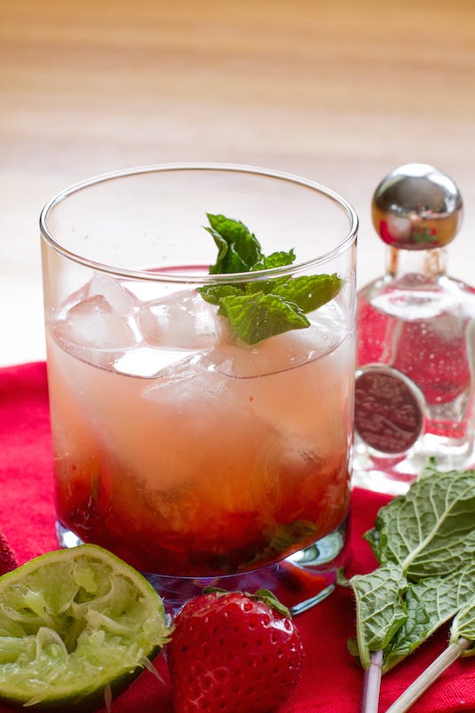 Food, Drink, Ingredient, Alcoholic beverage, Cocktail, Tableware, Classic cocktail, Produce, Distilled beverage, Cocktail garnish, 