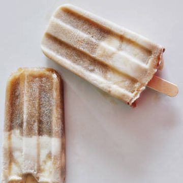 Cool off on hot days with ice pops that channel classic soda fountain flavors, like this root beer float confection from the blog Pink Pistachio.