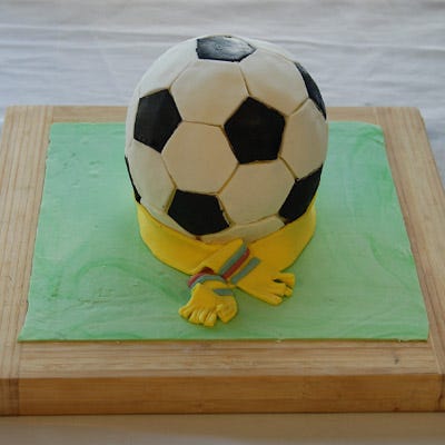https://peasepudding.wordpress.com/tag/how-to-make-a-soccer-ball-birthday-cake/