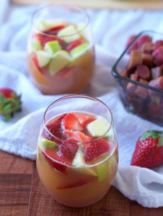 Food, Produce, Ingredient, Sweetness, Fruit, Natural foods, Tableware, Strawberries, Garnish, Strawberry, 