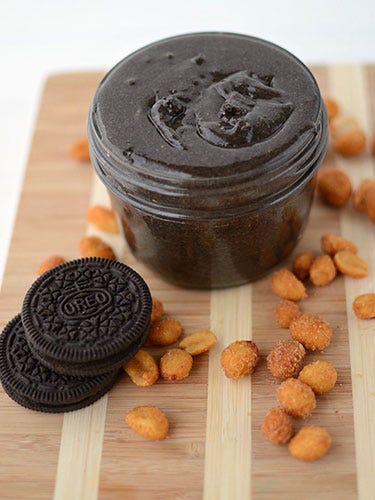 Oreo, Finger food, Food, Sweetness, Dessert, Cuisine, Biscuit, Sandwich Cookies, Ingredient, Cookies and crackers, 