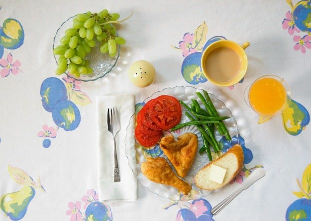Dishware, Serveware, Tableware, Food, Meal, Root vegetable, Dish, Ingredient, Plate, Vegetable, 