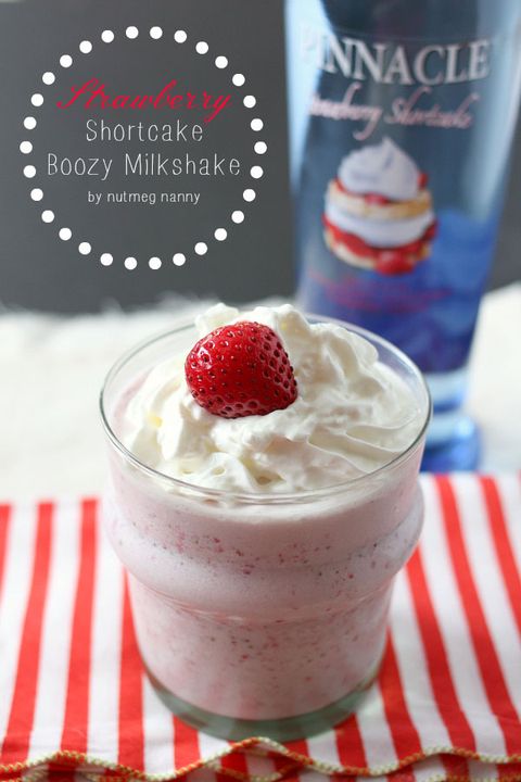strawberry shortcake boozy milkshake