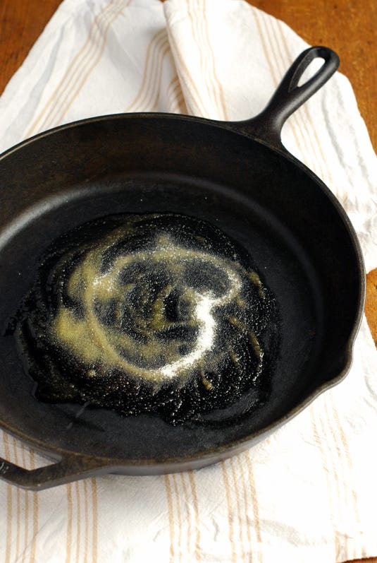 Serveware, Black, Dishware, Kitchen utensil, Cookware and bakeware, Ceramic, Comfort food, Cooking, Sauté pan, Bowl, 