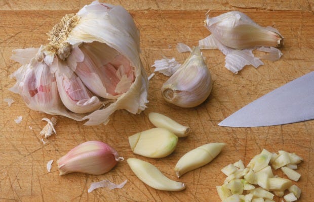 Ingredient, Food, Natural foods, Garlic, Produce, Whole food, Flowering plant, Vegetable, Vegan nutrition, Kitchen utensil, 