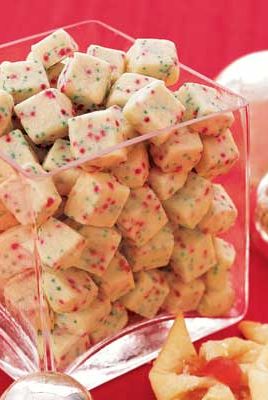 <p>Shortbread is always a good option for Christmas, and this cube-shaped version is both easy to prepare and decorative.</p>
<p><b>Recipe: <a href="http://www.delish.com/recipefinder/shortbread-bites-1945" target="_blank">Shortbread Bites</a> </b></p>
<p><strong>Related: <a href="http://www.delish.com/entertaining-ideas/holidays/christmas/cute-christmas-treats" target="_blank">21 Super Cute Treats to Make This Christmas</a></strong></p>