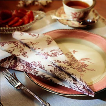 <p>There's no need for extra starch or pressing - this easy-going fold will hold its own with any fabric.</p><br />