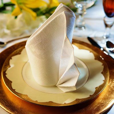 <p>Be sure to use a crisp, starched napkin for best results.</p><br />