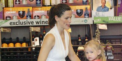 A pregnant Jennifer Garner and daughter Violet carry a heavy load as they roll down the aisles at a Whole Foods Market in Brentwood, CA.