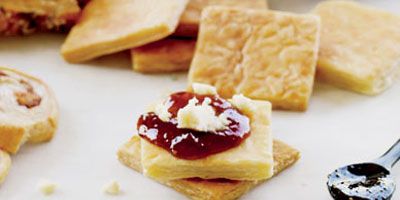 <p>With only three ingredients and the ability to start your prep work a month in advance, these appetizers are the perfect pick for a day of busy Thanksgiving cooking. Simply bake the squares of pre-made pastry and top with some sweet fig preserves and crumbly blue cheese for deliciously scrumptious small bites.</p><br />
<p><b>Recipe:</b> <a href="/recipefinder/fig-stilton-squares-appetizers" target="_blank"><b>Fig-and-Stilton Squares</b></a></p>