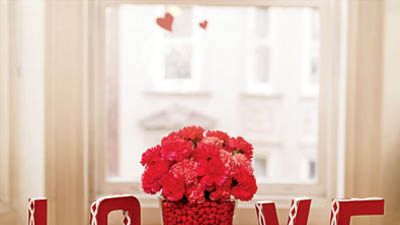 DIY Valentine's Day Table Decorations, Settings, and Centerpieces 