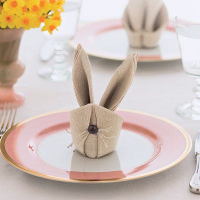 Create this adorable Easter-themed place setting in 13 easy-to-follow steps.