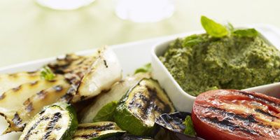 Who says meat is the only thing to grill up? Here, a complete guide to grilling vegetables. All grilling times are based on a grill preheated to medium-high.<br /><br />
<a href="/grilling-vegetables"target="_new">Guide to Grilling Vegetables</a>