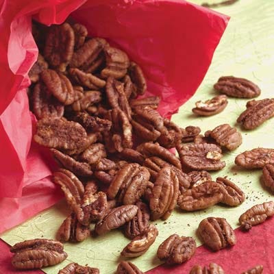 <p>An addictive nibble, these spicy pecans will keep guests satisfied from the red-carpet interviews all the way to the Best Picture award. Place small bowls of these fun treats throughout the room, and keep cocktail napkins handy.</p><br />
<p><b>Recipe:</b> <a href="/recipefinder/chili-pecans-easy-recipe" target="_blank"><b>Chili Pecans</b></a></p>