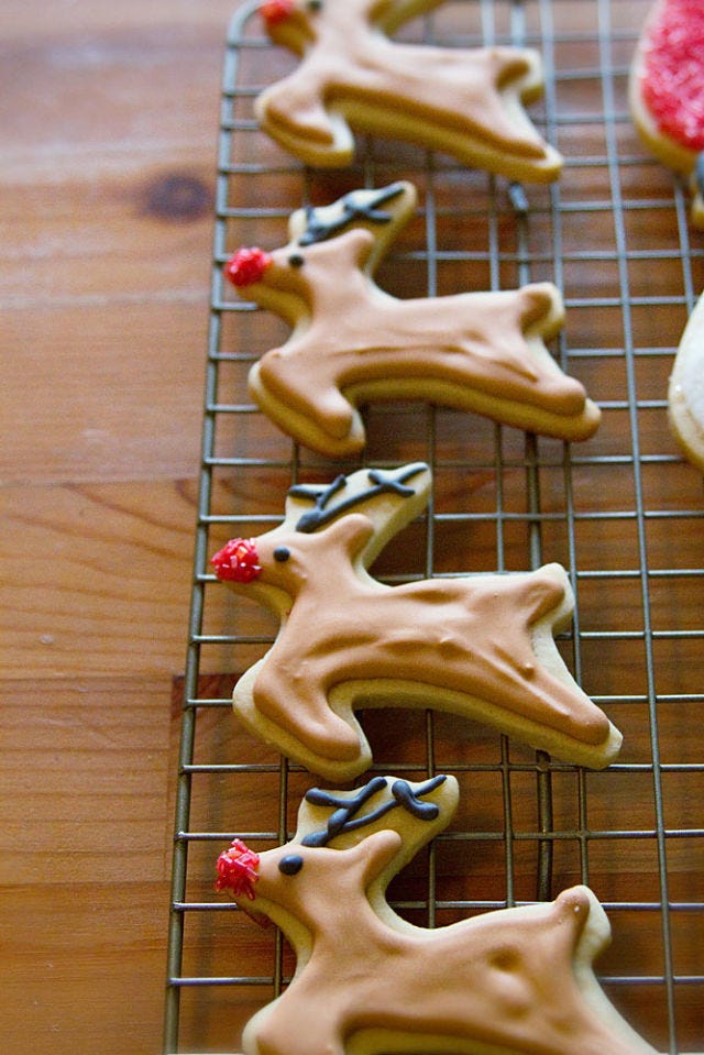 <p><br /><strong>Get the recipe from <a href="http://www.tellloveandchocolate.com/2011/12/tell-sparkly-christmas-cookies.html" target="_blank">Tell Love and Chocolate</a>.</strong></p>