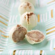 <p>Sugar cookie dough, white chocolate and a sprinkle of cinnamon make up these easy no-cook cookie dough truffles.</p>
<p><strong>Recipe:</strong> <a href="www.delish.com/recipefinder/snickerdoodle-cookie-dough-truffles-recipe-del1214"><strong>Snickerdoodle Cookie Dough Truffles</strong></a></p>
