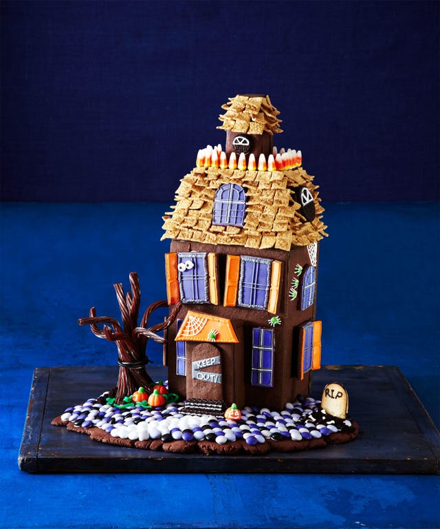<p>Chocolate cookie walls and candy decorations make this haunted house frightfully delicious.</p>
<p>Get the templates you need to get started here, and then click through to start decorating! </p>