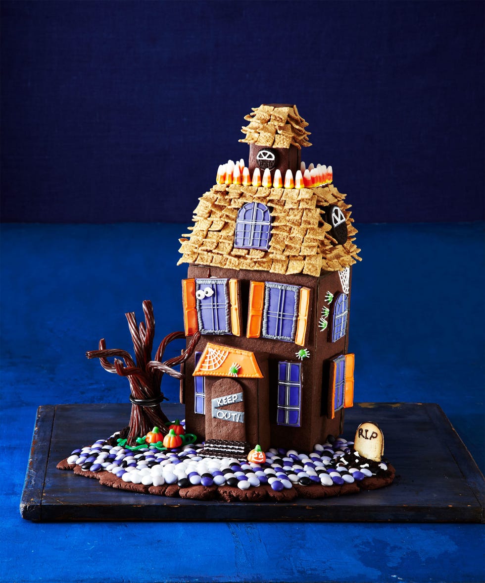 <p>Chocolate cookie walls and candy decorations make this haunted house frightfully delicious.</p>
<p>Get the templates you need to get started here, and then click through to start decorating! </p>
