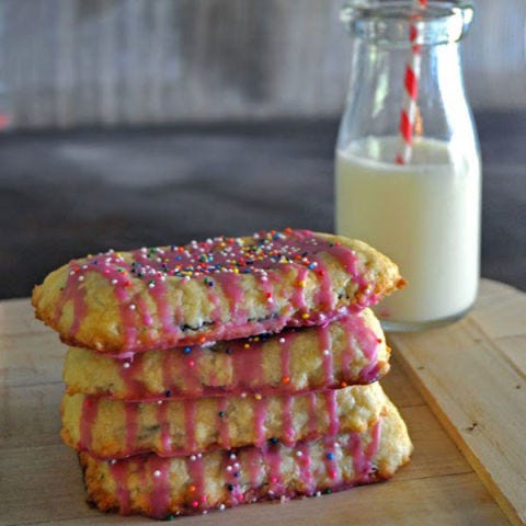 a
<br /><br />
Get the recipe from <a href="http://www.mogwaisoup.com/2012/11/blueberry-pop-tarts.html" target="_blank">Blueberry Pop Tarts</a>